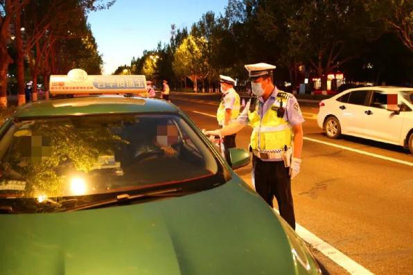 無用功！酒駕司機(jī)為躲避處罰“?；ㄕ小?，連吹15次測(cè)試儀