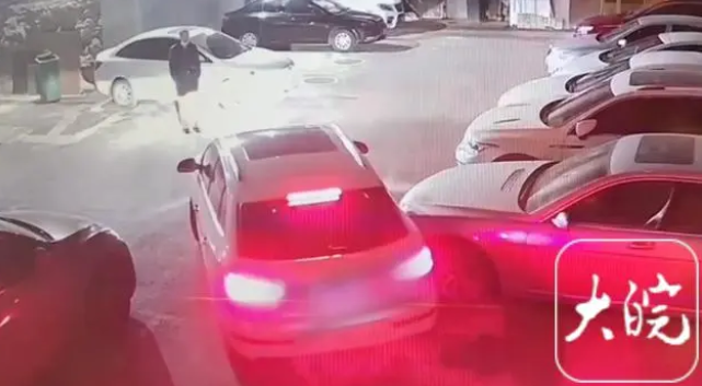 吃醉蟹、甩鍋代駕、棄車逃跑……民警遇到的那些離譜酒駕現(xiàn)場