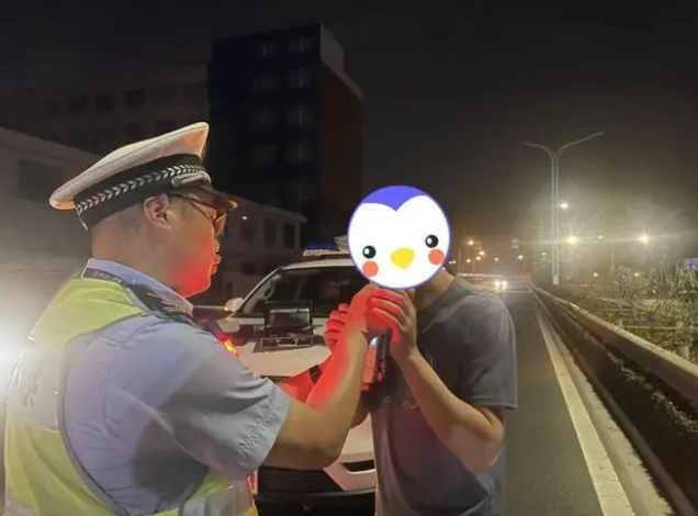 吃完兩顆“楊梅”開車，臺州一男子攤上事了！交警一查還有大問題！