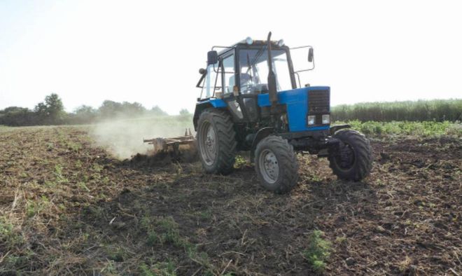 男子在自家農田中酒駕，被吊銷執(zhí)照罰款2000，男子不服告上法庭！